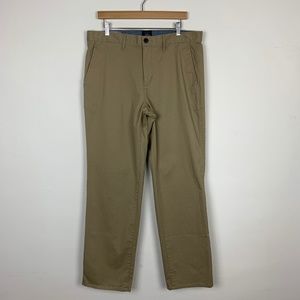 NWT Gap Men's Straight Stretch Khakis 35x32